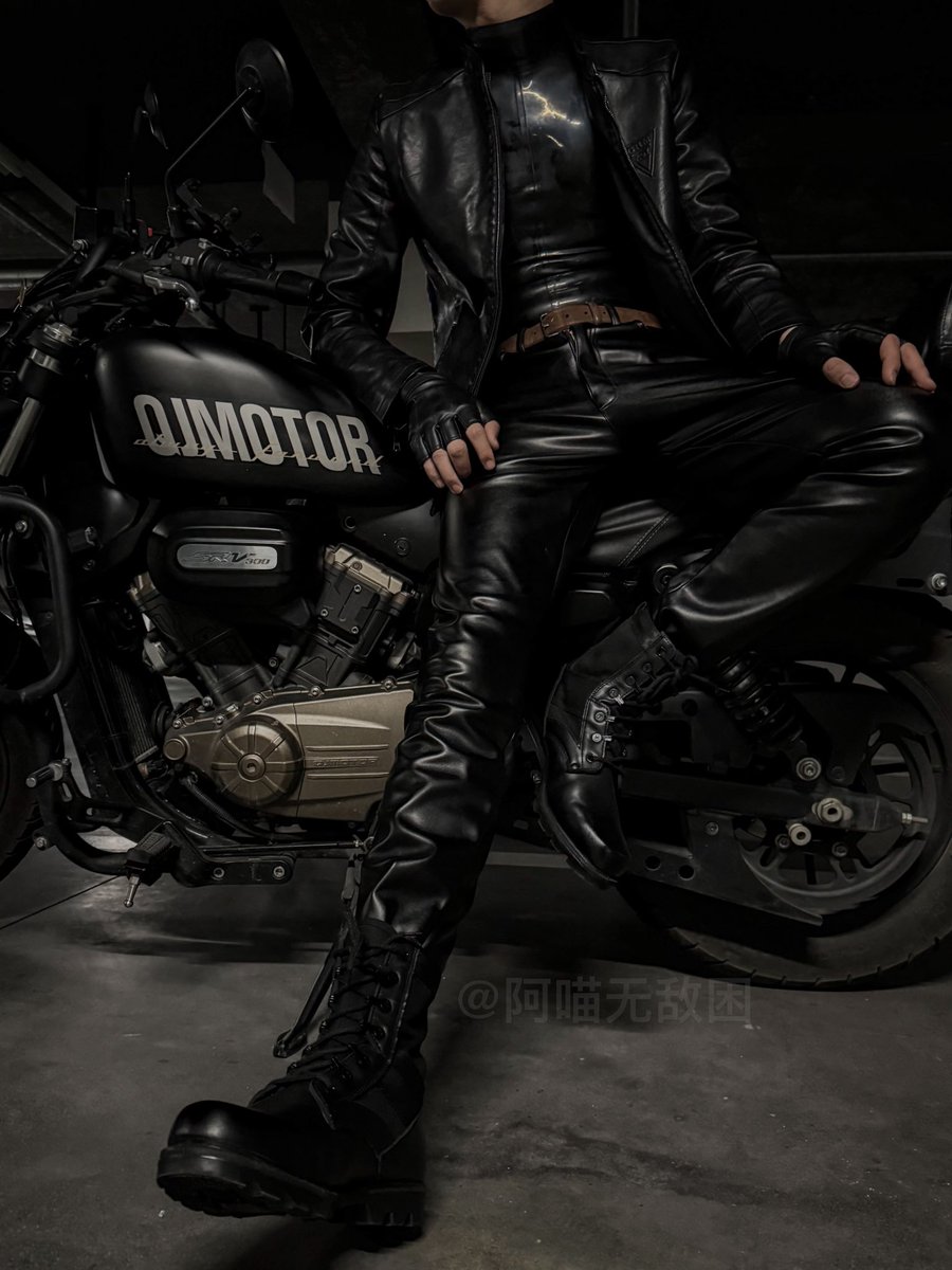 周末穿胶不骑车 tweet media