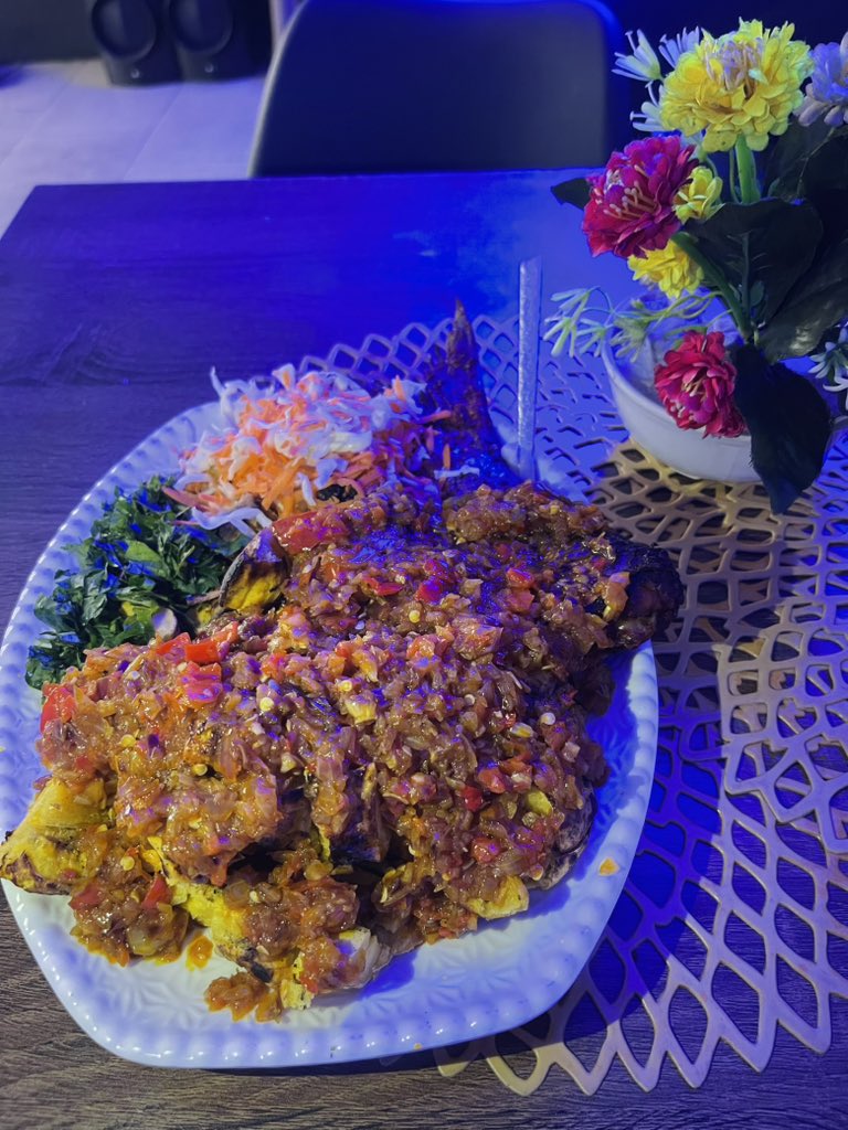 Graphic Designer tweet media