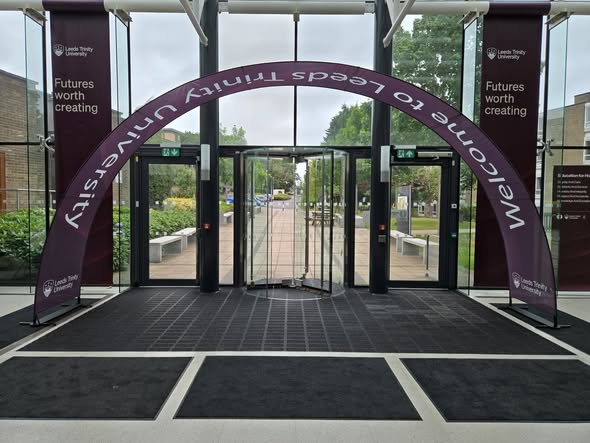 BannerbowUK's tweet photo. Planning your next university open day? 📷
Our Bannerbow arches are a great way to create a welcoming entrance for prospective students and their families. They’re ideal for marking main entrances, registration areas, campus tours, or key locations across campus. https://t.co/gJelWyn2gk