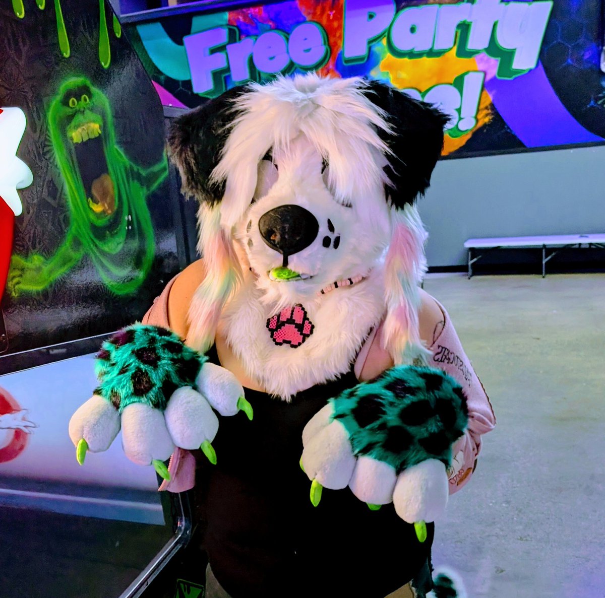 pixelperfyeen's tweet photo. Happy #FursuitFriday !! Super excited for Ravefurrest Louisville tn, it's gonna be epic!! https://t.co/OebGDYVzkk
