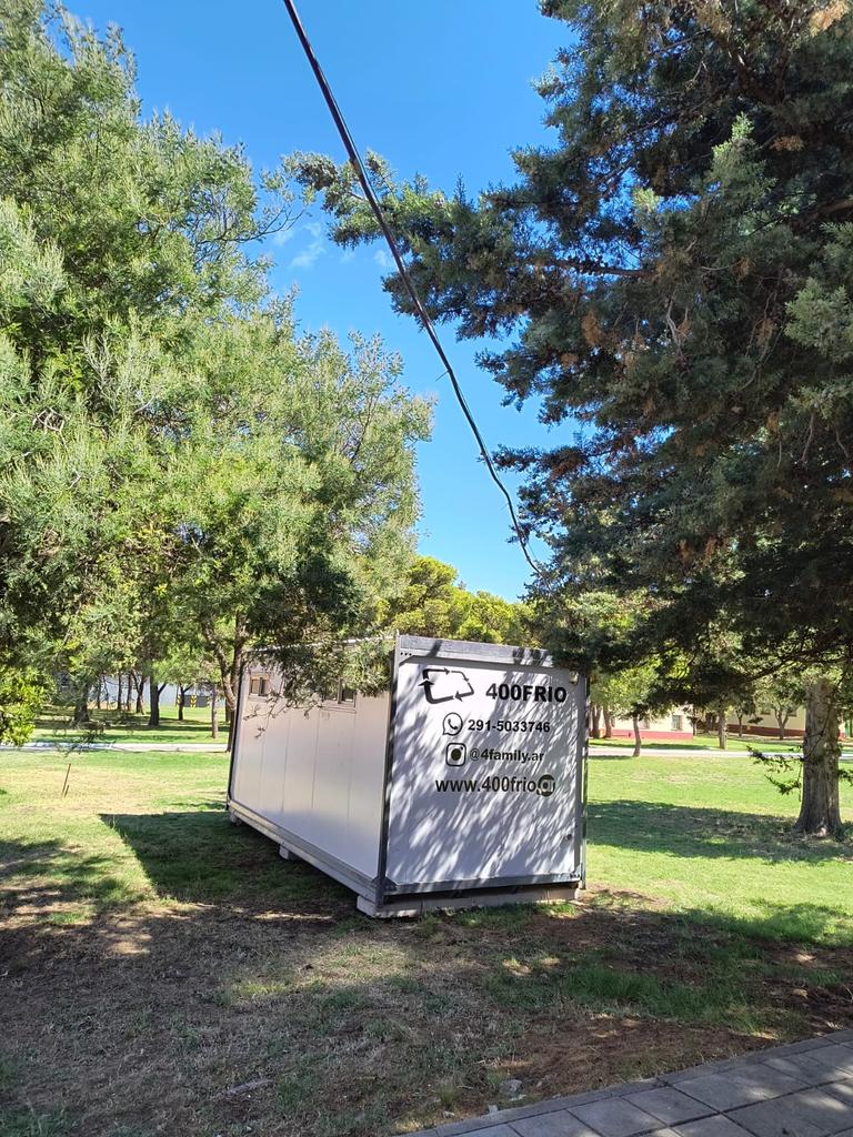 frioyacero's tweet photo. La inseguridad en Bahía Blanca está tremenda.

Primero pusimos cámaras.
Después alarma con Securión.
Y sigue todo igual…

Así que en @400frio probamos un nuevo sistema de seguridad en colaboración con el @Ejercito_Arg 😅

Vamos a ver si este método funciona… 💣😂

#BahiaBlanca https://t.co/3mdNmHX7XB