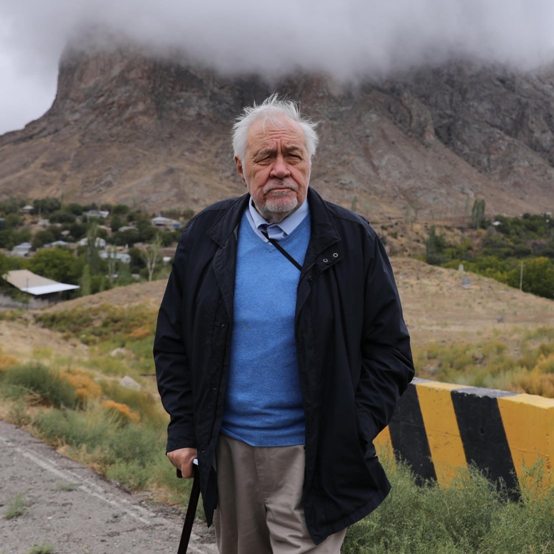 İlber Ortaylı'nın gençlere nasihatı:
"Türkiye'yi gezin ve dünyayı tanıyın. Günlerinizi kafelerde geçirmeyin."