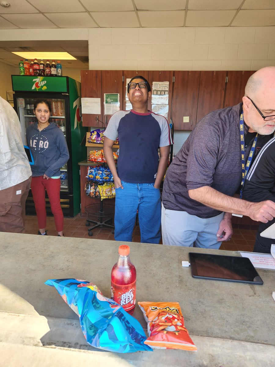 Lindsay Swanson tweet media