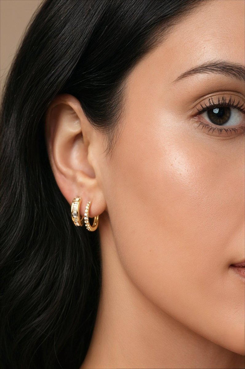 Ashi_Diamonds's tweet image. Twice the sparkle, half the effort. 💎 These illusion huggies give you the perfect double-stacked look in one easy piece. ⚡

#DiamondHuggies #EarStack #DiamondEarrings #GoldHuggies #YellowGold #WhiteGold #IllusionEarrings #FineJewelry #ASHI