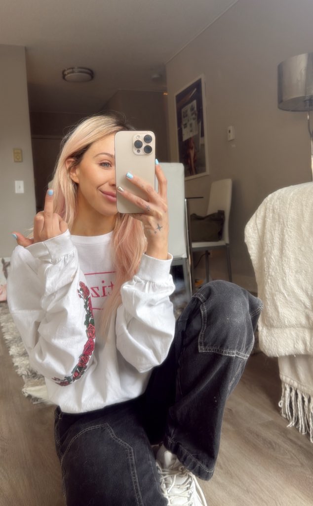 Allieeafterdark's tweet photo. Fridays 🥀 https://t.co/osXm0mNBh1