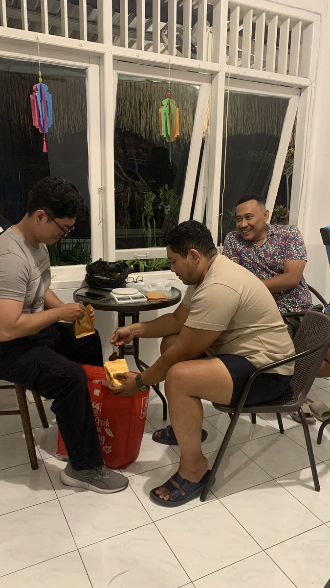 MbudDull's tweet photo. Beres prepare untuk #SegoSedulur x #KAHF besok sore 😍
Terima kasih @aqbr @_Maliik__ @GPie1009 supportnya, you guys rock 🤘 https://t.co/tlx3pma3Gl