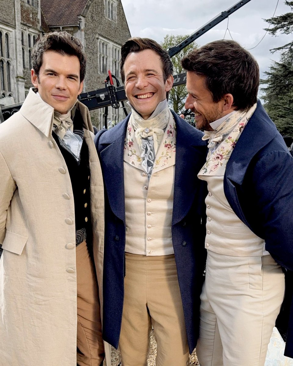 lukeynewtsm's tweet photo. It's impossible not to smile at our favourite sibling trio, the wedding looks are amazing, they look gorgeous. https://t.co/ajSL6Di8xu