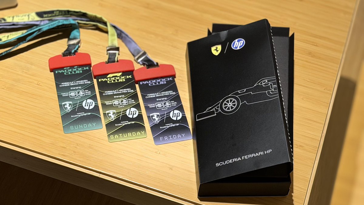 บัตร paddock club ปีนี้ 3 วัน ราคา 42800 หยวน ก็เกือบ 200,000 บาท ราคาประมาณนี้ +/- แล้วแต่ค่าเงิน ไม่ต่างเยอะ แล้วน้องเน่วไปเอง ไม่ใช่ดาราที่ไปโดยสื่อ ไม่มีใครสปอน (อาจจะสปอนทางพี่แพทไหมอันนี้ก็ไม่ชัวร์) แล้วแอบเห็นบัตรที่แต่ละคนห้อยจะมีตรง hosted by… ต่างกันไป เช่น american