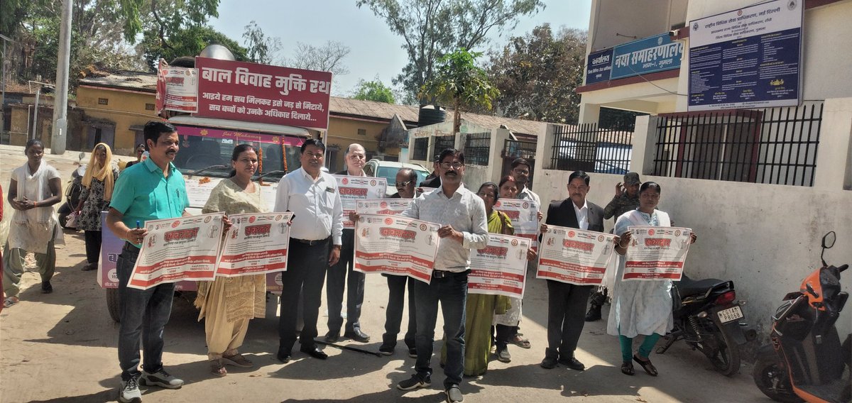 MPandey19035's tweet photo. बाल विवाह मुक्त अभियान के तहत जिला प्रशासन एवं लोहरदगा ग्राम स्वराज्य सांस्थान, गुमला की ओर से बाल विवाह मुक्ति रथ को गुमला मे भ्रमण कराकर किया गया हस्ताक्षर अभियान।#BalVivaahMuktBharat @Annapurna4BJP @Bhuwan_Ribhu @JustRightsIndia @DCGumla @VikramK9504 https://t.co/gG0d6VIyFM