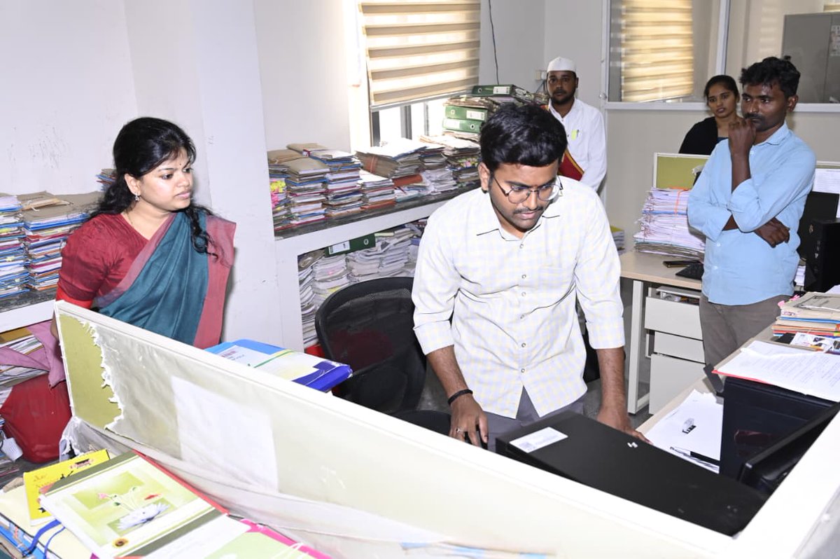 Collector Mahabubabad tweet media