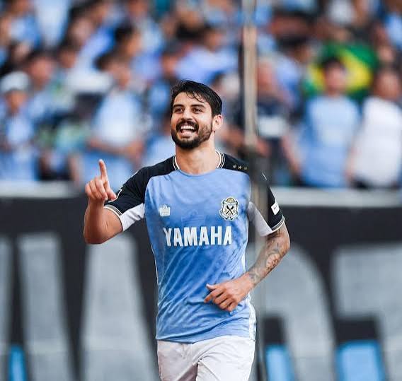 CTransferencias's tweet photo. O zagueiro Ricardo Graça, livre no mercado da bola, foi oferecido ao Athletico.

Graça tem 29 anos e soma passagens por Vasco, Vitória SC, de Portugal, e Júbilo Iwata, do Japão.

🗞️ @Canal3Pontos 
📸 Divulgação https://t.co/GdPYEKuKm3