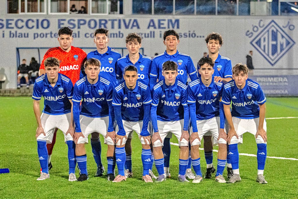 LleidaCF's tweet photo. Aquest dissabte, a les 11:00 hores al Recasens, el Juvenil A té un partit importantíssim per la lluita per la permanència davant el CE Sabadell 'C' ⚽️⚔️
Animem els nostres i portem-los cap a la victòria, afició! Som-hi, equip! 💪🏻💙
#BaseBlava #LleidaCF #MésViusQueMai https://t.co/81eeIKPw5l