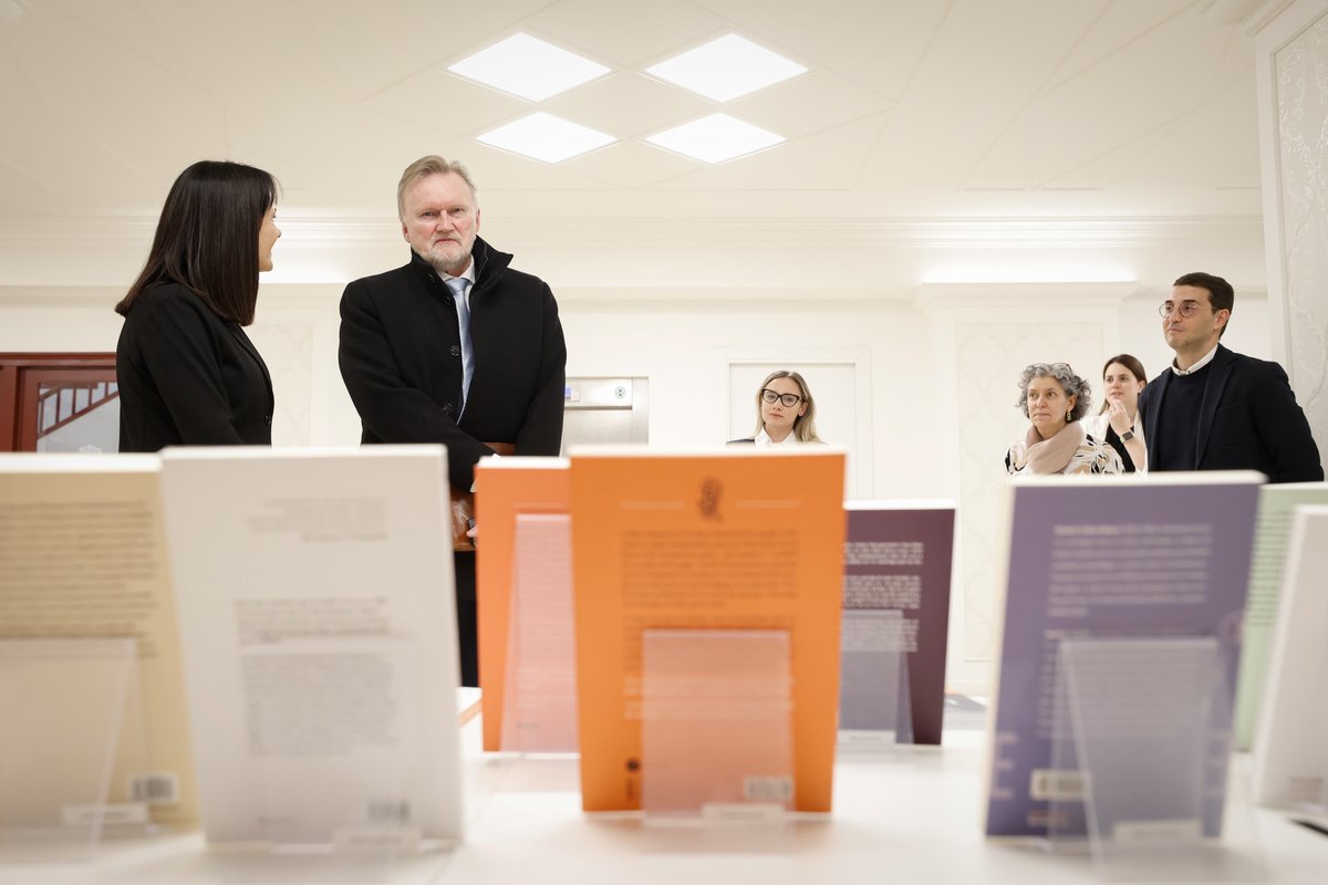 BiblioPúblicaGovern tweet media