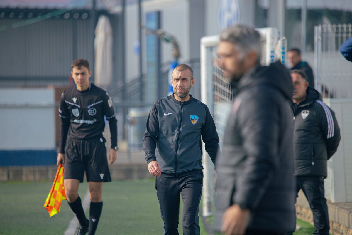 LleidaCF's tweet photo. Aquest dissabte, a les 11:00 hores al Recasens, el Juvenil A té un partit importantíssim per la lluita per la permanència davant el CE Sabadell 'C' ⚽️⚔️
Animem els nostres i portem-los cap a la victòria, afició! Som-hi, equip! 💪🏻💙
#BaseBlava #LleidaCF #MésViusQueMai https://t.co/81eeIKPw5l