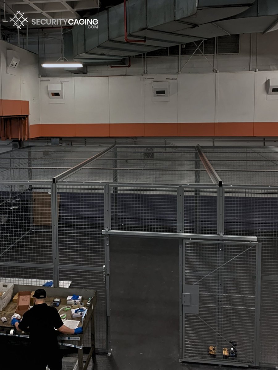 VaultExpert's tweet photo. Our wire mesh partitions and ceilings provide visibility, airflow, and unmatched durability while keeping your facility secure from top to bottom.

#SecurityCaging #InternationalVault #WireMeshPartitions
📞 (919) 930-3064
💻 https://t.co/Xn1GaYssza https://t.co/mmFIbigHK9