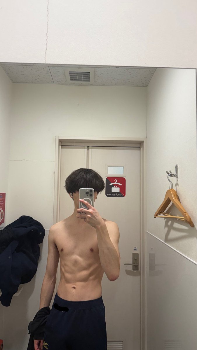 asuka0538's tweet photo. 先月くらいだけど
見た目ひょろそうでも脱いだらエロい身体目指してるw https://t.co/G3w6n3YWyI