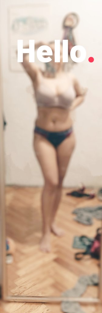 Ashmodea's tweet photo. Sengaja difoto agak blur, biar dosanya nggak kelihatan jelas.
Focus on me...Abaikan lantai yg berantakan https://t.co/rXJRTiAUdt