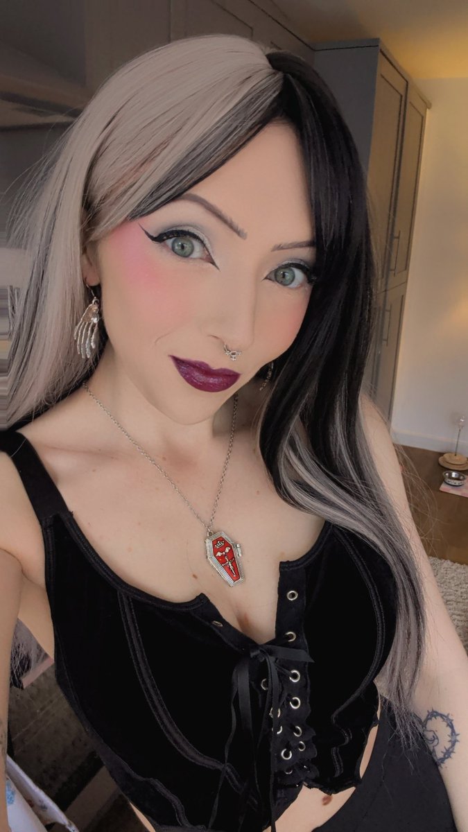 LunarLizzy 🦋 tweet media