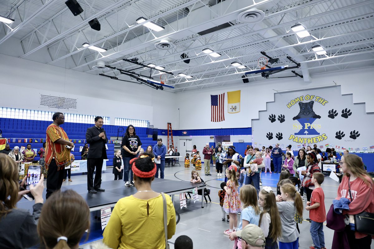 cbuscatholic's tweet photo. @bishopfernandes and Fr. Tesfaye Petros Botachew, Diocesan Director of Multicultural Ministry, joined families at St. Pius X Reynoldsburg for their 3rd annual Multicultural Night, where 15 cultures were represented through food and dancing.
#MulticulturalNight #DioceseofColumbus https://t.co/v4jw4OrRdU