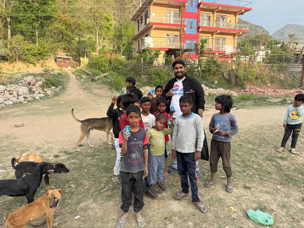 WeAreCrayash's tweet photo. Our young volunteers are true heroes. Today we gave a small treat to our kids who regularly protect and care for stray dogs near Himachal Dental College. @narendramodi https://t.co/zpn6aXPqDW