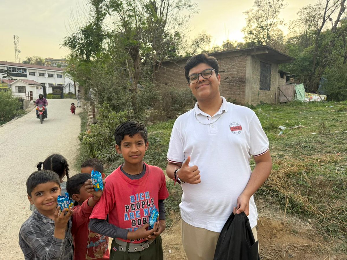 WeAreCrayash's tweet photo. Our young volunteers are true heroes. Today we gave a small treat to our kids who regularly protect and care for stray dogs near Himachal Dental College. @narendramodi https://t.co/zpn6aXPqDW