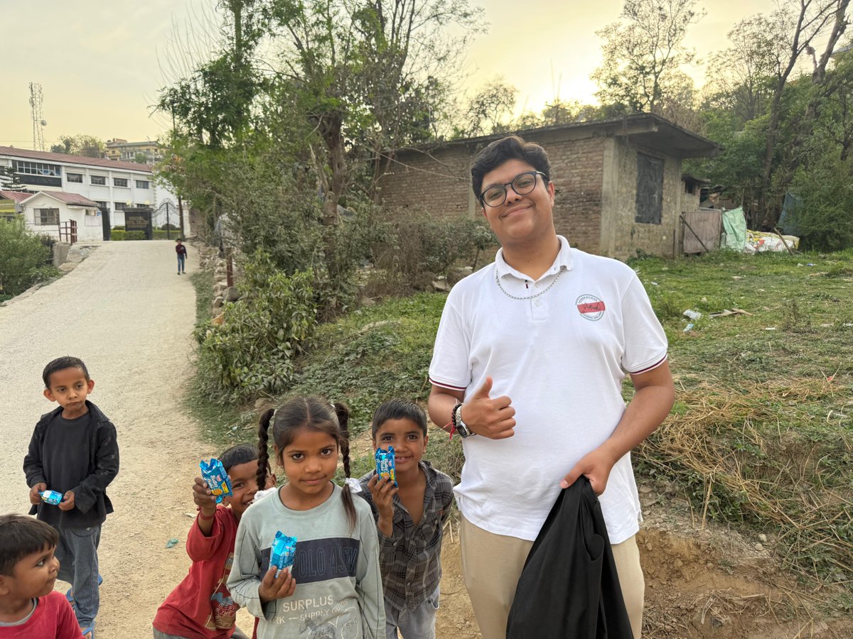 WeAreCrayash's tweet photo. Our young volunteers are true heroes. Today we gave a small treat to our kids who regularly protect and care for stray dogs near Himachal Dental College. @narendramodi https://t.co/zpn6aXPqDW