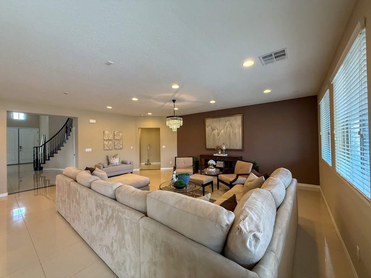 rentmaxpm's tweet image. ✨ Luxury 6BD/4.5BA furnished home in gated Summerlin! Dual primary suites, gourmet kitchen, loft &amp;amp; full-length balcony. Perfect for entertaining! 🏡

📅 Schedule: rpmlv.com | 702.478.8800
#RentMaxPropertyManagement #LuxuryLiving #GatedCommunity #FurnishedHome