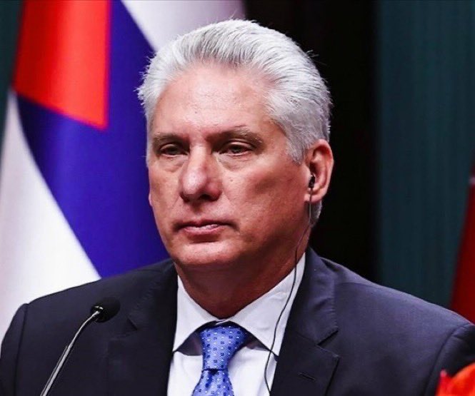 RuhamaFernandez's tweet image. Entre las cosas que más me molestan en esta transición/diálogo es que no tendré el placer de ver a Díaz Canel esposado y con fotos ridículas de su captura. Definitivamente puso so barba en remojo cuando vio la del vecino arder