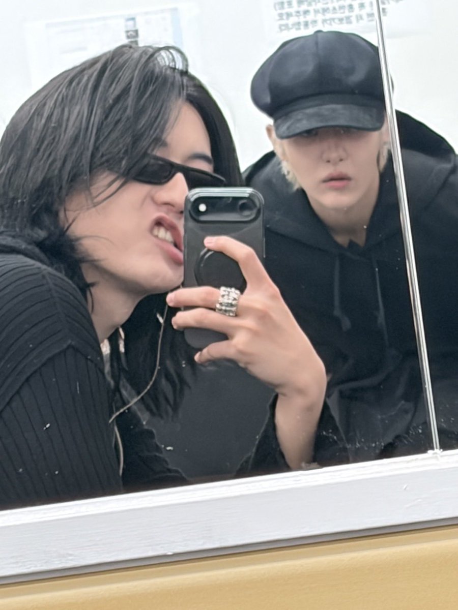 Ma GEEEEEEEEEEEEEEEEEEEE
생축생축🎂🎂🎊🎁🎊🎂
형 맛있는 거 많이 먹구 오늘만큼은 형이 세상에서 제일 행복했으면 좋겠다 GEEㄴ짜로 생일 축하하고 멜버른 공연 화이팅 하자 레슈고 생일 축하해용🔥

#해피지훈데이 #하루토 #HARUTO #ハルト