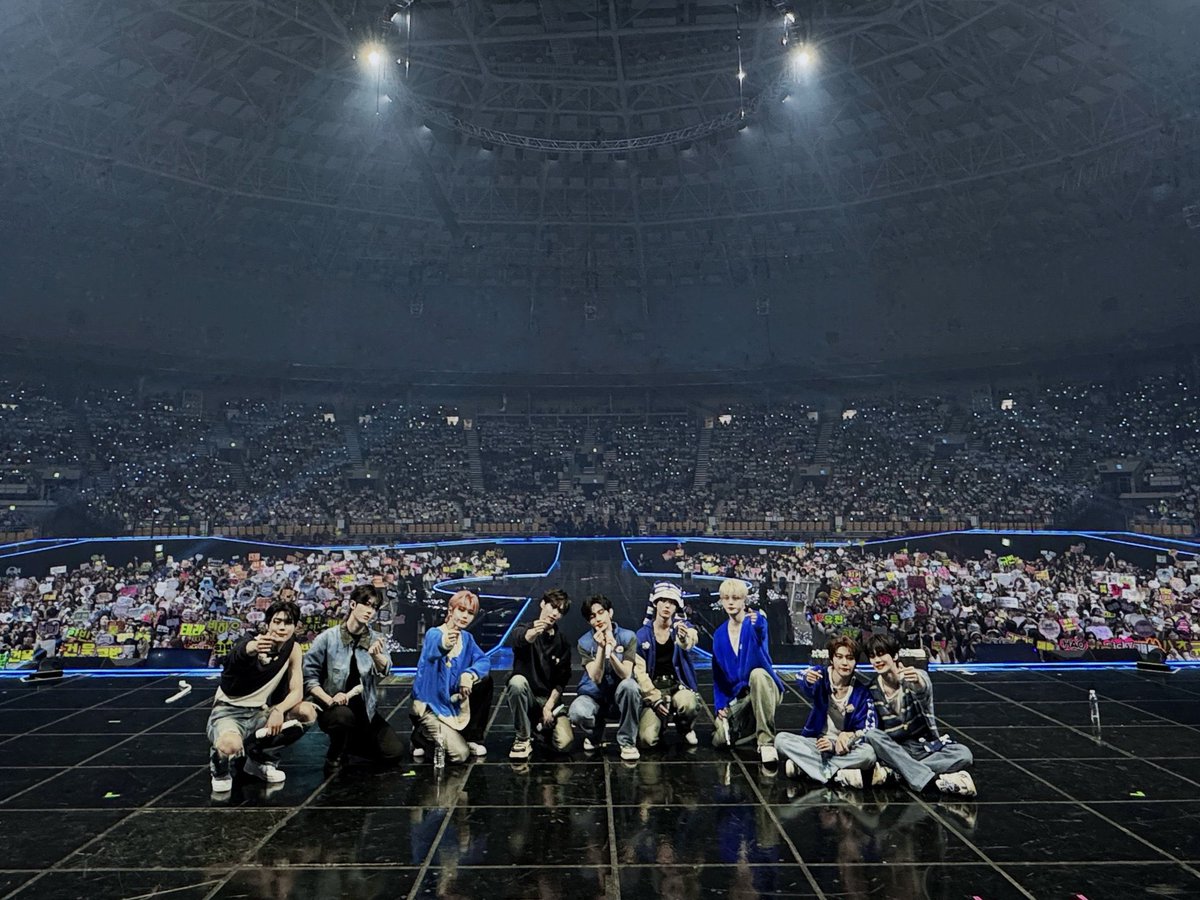 ofZB1's tweet photo. 2026 제로베이스원 World Tour
Here&amp;Now Encore: in Seoul / Day 1
—
가장 아름��게 세상을 다 물들인 지금, Mar 13 https://t.co/R4ivFfEQhW
