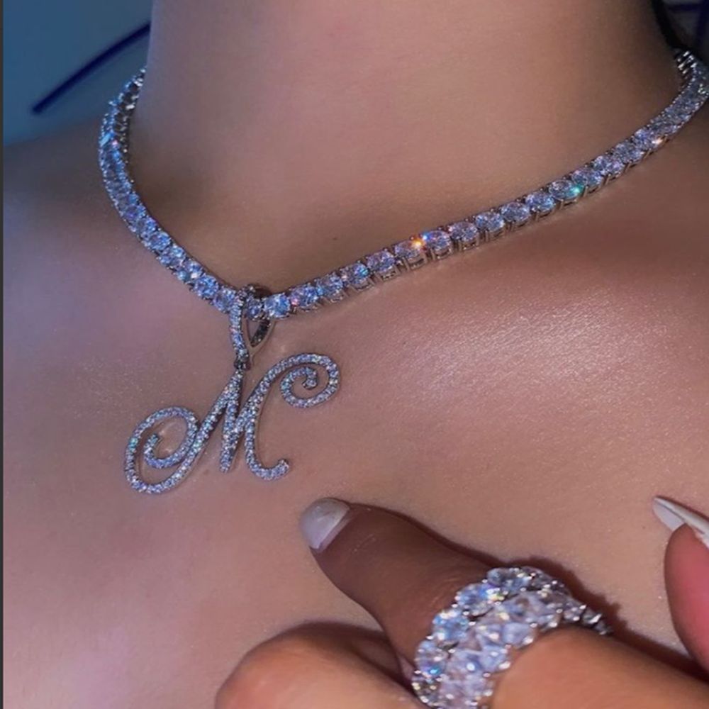 OMNIA_JEWELRY's tweet image. Quel est votre 'M' ? 😉💎
Notre pendentif initiale pavé de diamants, la personnalisation ultime. Faites passer le mot.
Personnalisez ici : omnia-jewelry.com
#CustomChain #InitialPendant #JewelryPersonalization