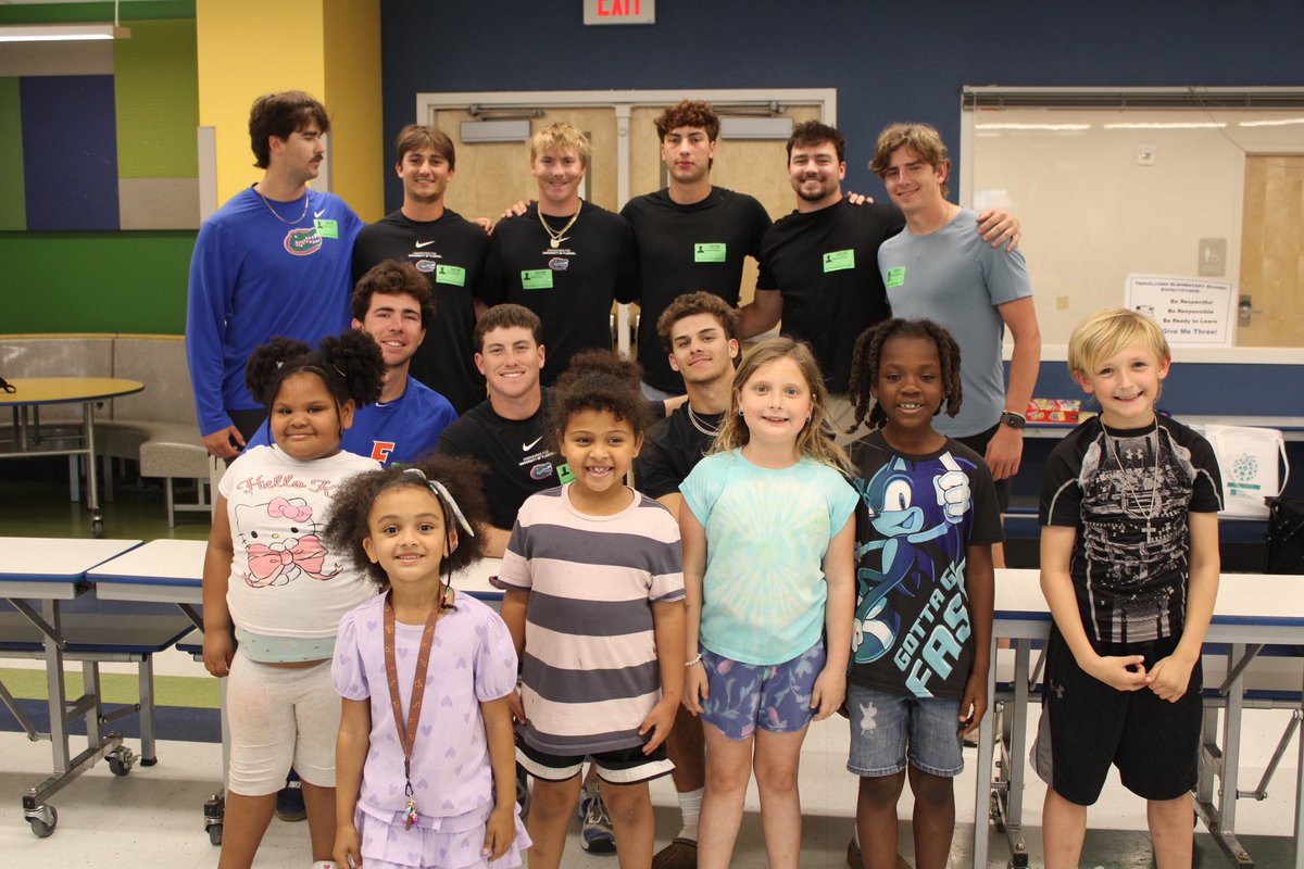 SandeferRussell's tweet photo. Had a great time spending the day with students at Terwilliger Elementary! Proud to support the work the Education Foundation does for local students. Learn more at https://t.co/KTRoCX3gya @FL_Victorious #FVFoundation https://t.co/uZZzUkadUq