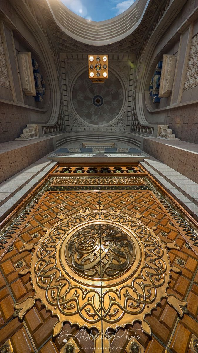 alsheikhphoto's tweet photo. ﴿إِنَّ اللَّهَ وَمَلَائِكَتَهُ يُصَلُّونَ عَلَى النَّبِيِّ ۚ يَا أَيُّهَا الَّذِينَ آمَنُوا صَلُّوا عَلَيْهِ وَسَلِّمُوا تَسْلِيمًا﴾.

#المدينة_المنورة
#الجمعة https://t.co/iMdz0ZWlaL