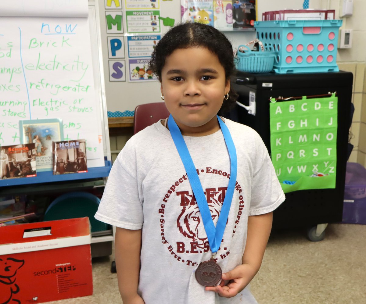 ¡Felicidades a los alumnos de <a href="/JeffersonD86/">Jefferson Elementary</a>, <a href="/PershingD86/">Pershing Elementary</a>, <a href="/SandburgD86/">Sandburg Elementary</a> y <a href="/TaftD86/">Taft Elementary</a> que recibieron el Premio de la Superintendente del segundo trimestre! #D86Hope