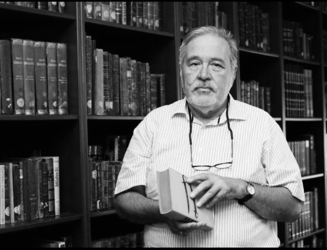Tarihçimiz ve yazar Prof. Dr. İlber Ortaylı’nın vefatını büyük bir üzüntüyle öğrendim.

Kendisine Allah’tan rahmet; ailesine, öğrencilerine ve tüm sevenlerine başsağlığı diliyorum.
Mekânı cennet olsun inşallah.