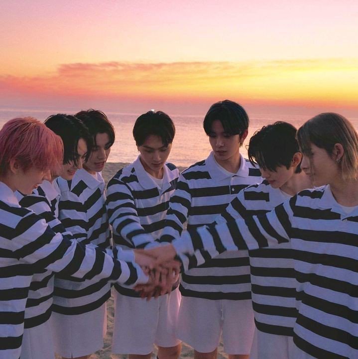 ENHYPEN IS 7 tweet media