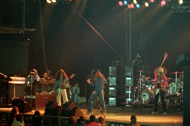 GH_Tourography's tweet photo. #OnThisDay in 1976, Glenn Hughes @glenn_hughes played LIVE w/ #DeepPurple MKIV @ Empire Pool (Wembley) in London, UK 🇬🇧 #GlennHughes #ComeTasteTheBand #CTTB https://t.co/1O3a7rnUks