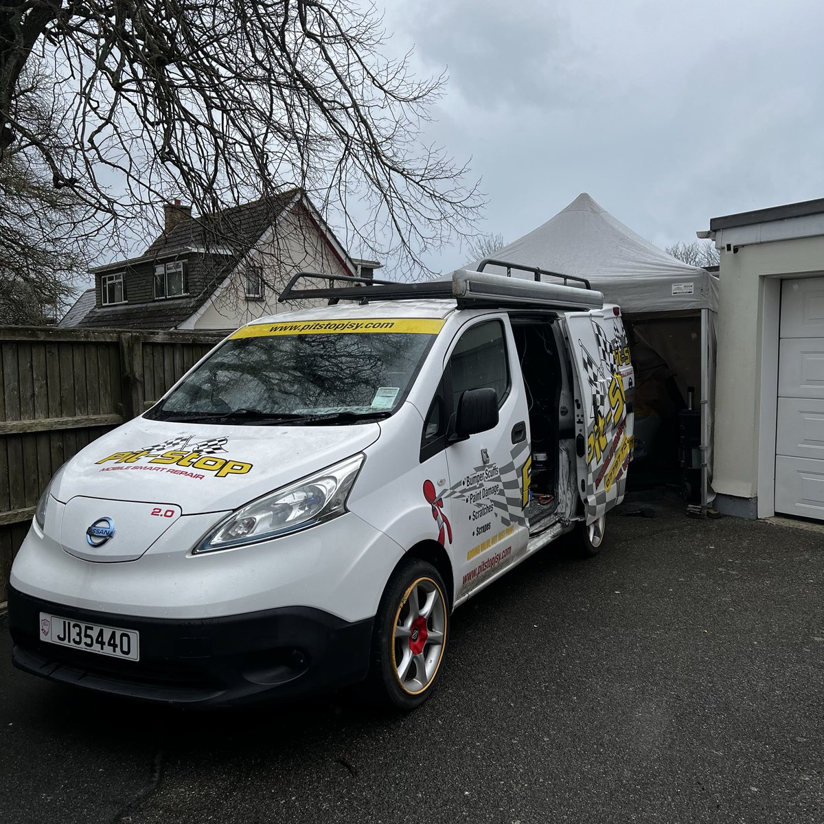Mobile SMART repair in action today.

Gazebo up, van open, driveway workshop ready.

Most bumper scuffs can be repaired at home without a bodyshop.

pitstopjsy.com 🏁
