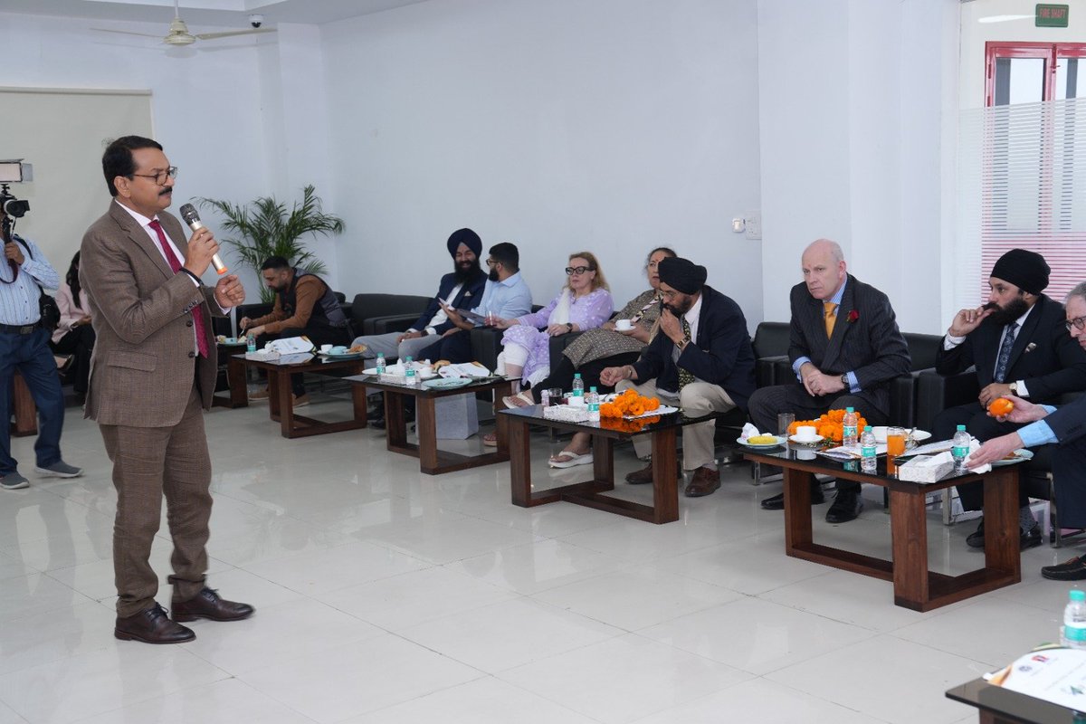 UP POLICE tweet media