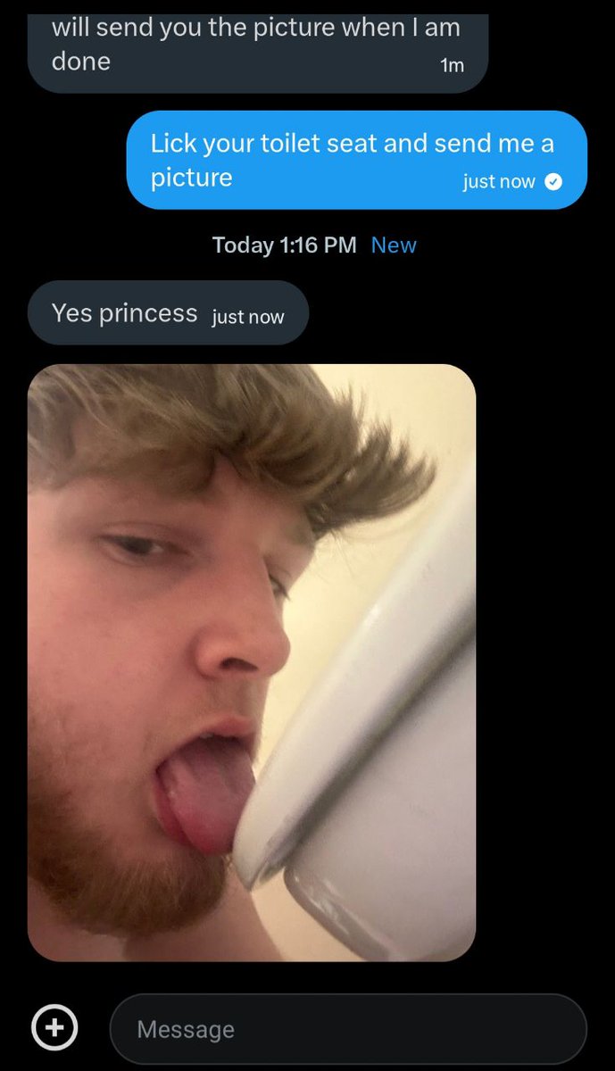 Macycutiee's tweet photo. Look at this disgusting dog submitting to me with his handwritten note and licking the toilet seat just like he was told.

Throne in bio, send now losers.

Findom paypig walletdrain humanatm manscam cash money femdom scamfetish https://t.co/D5VqnHJcZW