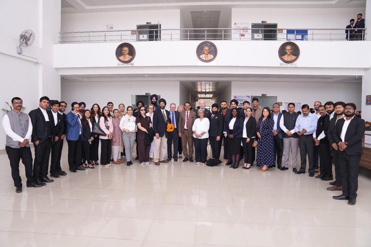 UP POLICE tweet media