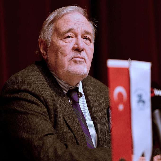 21 Mayıs 1947. Prof. Dr. İlber Ortaylı,Türk tarihçi, akademisyen ve yazardır. Ankara Siyasal Bilgiler Fakültesi ve Chicago Üniversitesi'nde eğitim gören, Halil İnalcık'ın öğrencisi olan Ortaylı, Osmanlı ve Rus tarihi uzmanıdır.
Allah rahmet eylesin
#ilberortayli
#ilberortaylı