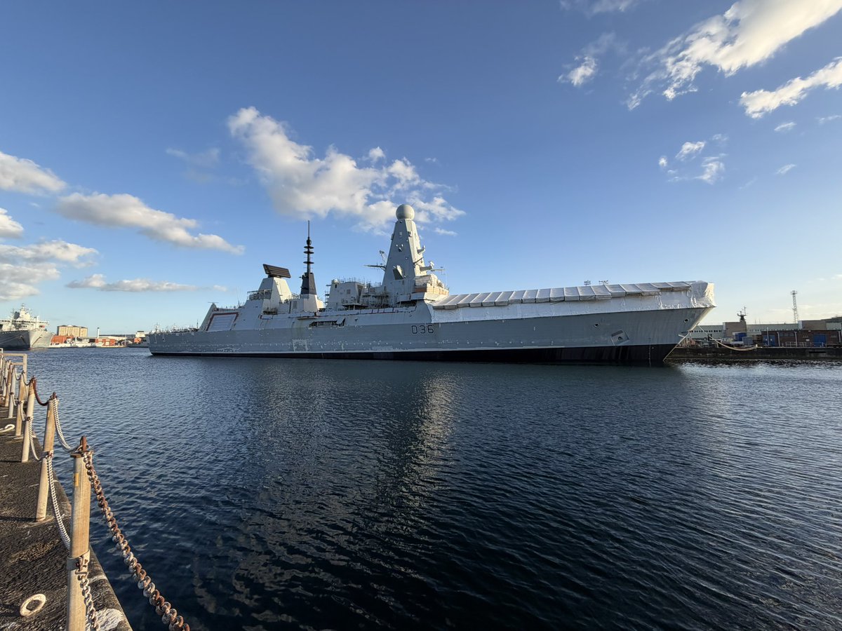 StephenWatson39's tweet photo. Great to visit @HMSDefender mid ‘up-keep’ in company of two former COs, Rich Hewitt and Phil Nash. PIP complete and massive upgrades, including new Sea Ceptor missiles. Will make DFND most capable Type45 when she rejoins fleet next year. @RoyalNavy @smrmoorhouse @GenGJenkinsRM https://t.co/hb4dsAm1eT