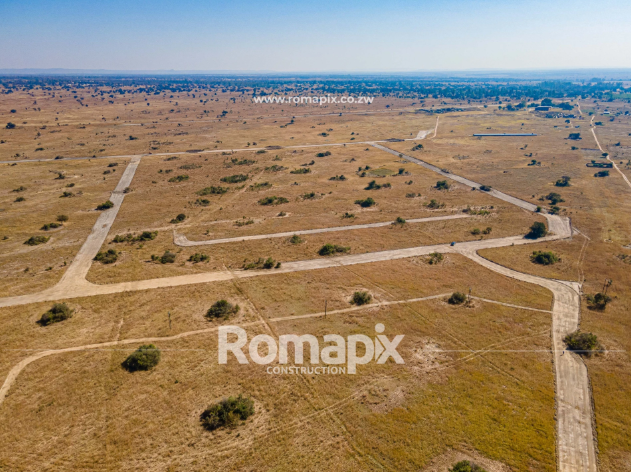 Projects_Zim's tweet photo. 🏡 𝐑𝐨𝐦𝐚𝐩𝐢𝐱 𝐇𝐨𝐮𝐬𝐢𝐧𝐠 𝐏𝐫𝐞𝐬𝐞𝐧𝐭𝐬 | 𝐀 𝐍𝐞𝐰 𝐆𝐚𝐭𝐞𝐝 𝐂𝐨𝐦𝐦𝐮𝐧𝐢𝐭𝐲 𝐋𝐢𝐟𝐞𝐬𝐭𝐲𝐥𝐞 𝐎𝐩𝐩𝐨𝐫𝐭𝐮𝐧𝐢𝐭𝐲 𝐢𝐧 𝐭𝐡𝐞 𝐆𝐫𝐨𝐰𝐢𝐧𝐠 𝐍𝐲𝐚𝐛𝐢𝐫𝐚 𝐂𝐨𝐫𝐫𝐢𝐝𝐨𝐫 – 𝐒𝐩𝐫𝐢𝐧𝐠 𝐕𝐚𝐥𝐥𝐞𝐲 𝐄𝐬𝐭𝐚𝐭𝐞 | 𝐅𝐫𝐨𝐦 $𝟏𝟗,𝟓𝟎𝟎

300m² Stands 

𝐃𝐄𝐕𝐄𝐋𝐎𝐏𝐌𝐄𝐍𝐓 𝐇𝐈𝐆𝐇𝐋𝐈𝐆𝐇𝐓𝐒:

✅ Located 20km from Westgate Shopping Centre along Chinhoyi Highway
✅ Residential stands from 300m²
✅ Competitive pricing from $19,500 ($65/m²)
✅ Road infrastructure development already underway
✅ Civil works handled by Romapix Construction
✅ Planned secure and well-organized neighbourhood
✅ Ideal for family homes or long-term property investment
✅ Strong growth potential along the Chinhoyi corridor
✅ Opportunity to buy early in a growing development

𝐏𝐚𝐲𝐦𝐞𝐧𝐭 𝐏𝐥𝐚𝐧:

• $3,000 Initial Deposit
• Balance payable over 60 monthly instalments

📍 Spring Valley Estate, Nyabira – Mashonaland West

👉 Contact Romapix for stand availability and investment details : https://t.co/4WI1SVgSEE