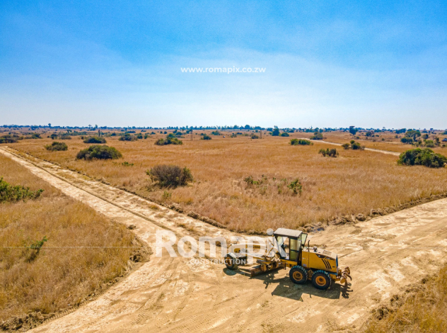 Projects_Zim's tweet photo. 🏡 𝐑𝐨𝐦𝐚𝐩𝐢𝐱 𝐇𝐨𝐮𝐬𝐢𝐧𝐠 𝐏𝐫𝐞𝐬𝐞𝐧𝐭𝐬 | 𝐀 𝐍𝐞𝐰 𝐆𝐚𝐭𝐞𝐝 𝐂𝐨𝐦𝐦𝐮𝐧𝐢𝐭𝐲 𝐋𝐢𝐟𝐞𝐬𝐭𝐲𝐥𝐞 𝐎𝐩𝐩𝐨𝐫𝐭𝐮𝐧𝐢𝐭𝐲 𝐢𝐧 𝐭𝐡𝐞 𝐆𝐫𝐨𝐰𝐢𝐧𝐠 𝐍𝐲𝐚𝐛𝐢𝐫𝐚 𝐂𝐨𝐫𝐫𝐢𝐝𝐨𝐫 – 𝐒𝐩𝐫𝐢𝐧𝐠 𝐕𝐚𝐥𝐥𝐞𝐲 𝐄𝐬𝐭𝐚𝐭𝐞 | 𝐅𝐫𝐨𝐦 $𝟏𝟗,𝟓𝟎𝟎

300m² Stands 

𝐃𝐄𝐕𝐄𝐋𝐎𝐏𝐌𝐄𝐍𝐓 𝐇𝐈𝐆𝐇𝐋𝐈𝐆𝐇𝐓𝐒:

✅ Located 20km from Westgate Shopping Centre along Chinhoyi Highway
✅ Residential stands from 300m²
✅ Competitive pricing from $19,500 ($65/m²)
✅ Road infrastructure development already underway
✅ Civil works handled by Romapix Construction
✅ Planned secure and well-organized neighbourhood
✅ Ideal for family homes or long-term property investment
✅ Strong growth potential along the Chinhoyi corridor
✅ Opportunity to buy early in a growing development

𝐏𝐚𝐲𝐦𝐞𝐧𝐭 𝐏𝐥𝐚𝐧:

• $3,000 Initial Deposit
• Balance payable over 60 monthly instalments

📍 Spring Valley Estate, Nyabira – Mashonaland West

👉 Contact Romapix for stand availability and investment details : https://t.co/4WI1SVgSEE