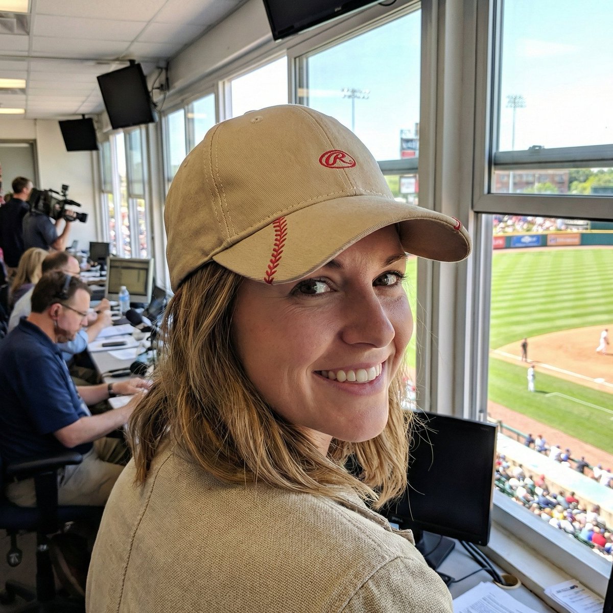 BaseballCatalog's tweet photo. After 26 years, we rebuilt the EB website from the ground up.

Our small team used AI to transform the digital experience — from product images to content.

Built with modern SEO + schema so baseball fans can find the perfect gifts more easily.

⚾️ https://t.co/7NUItmlXox https://t.co/scrA4fGRkP