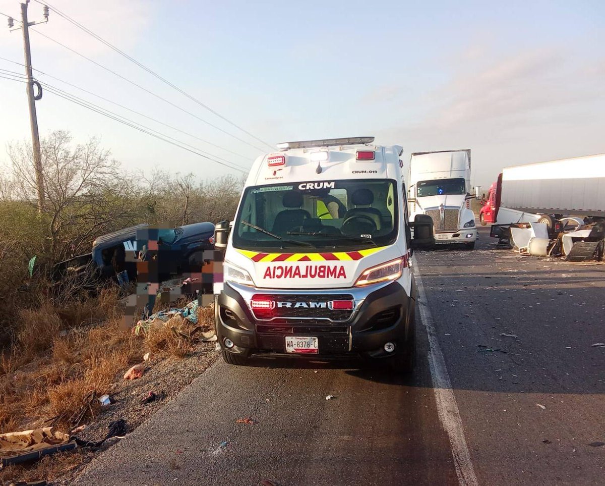 Infumables_las's tweet photo. #Tamaulipas Accidente vehicular con personas lesionadas, la circulación vial se encuentra cerrada en tres carriles de la Carretera Federal 101 Victoria-Matamoros.
El percance se suscitó en las inmediaciones del ejido Sor Juana Inés De la Cruz ubicado en el municipio de Jiménez. https://t.co/xf0K5sqiiF