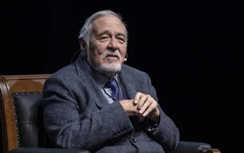 Türkiye, tarih, insanlık bir değerini kaybetti. Ruhun şad olsun, ışıklar içinde uyu İlber Ortaylı hocam.