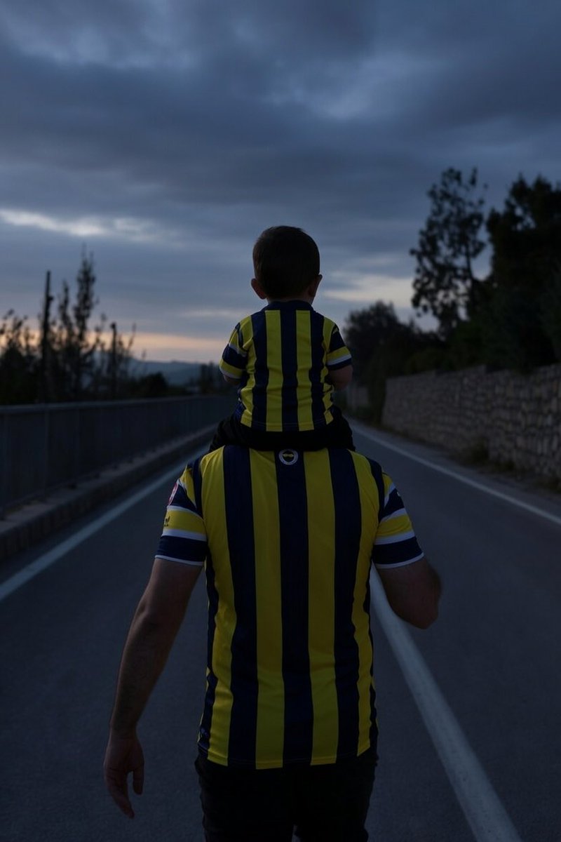 Futbolcular resmen kasti oynamıyor hocayı satmış bunlar, bu sene gitti geçmiş olsun benim gibi karşılıksız seven  Fenerbahçelilere selam olsun 🤗 💛💙

#fenerbahçe #tedesco #karagümrük #süperlig #fenerinmacivar