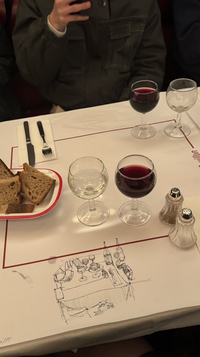 allleuu's tweet photo. napkins napkins napkins https://t.co/ufE5GiOSgL